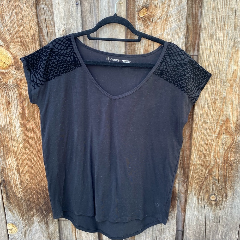 MPG by REI Black athletic top with velvet detail on shoulders size Small